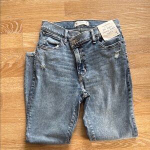 NWT Abercrombie Super Skinny Ankle Jeans - 28 short